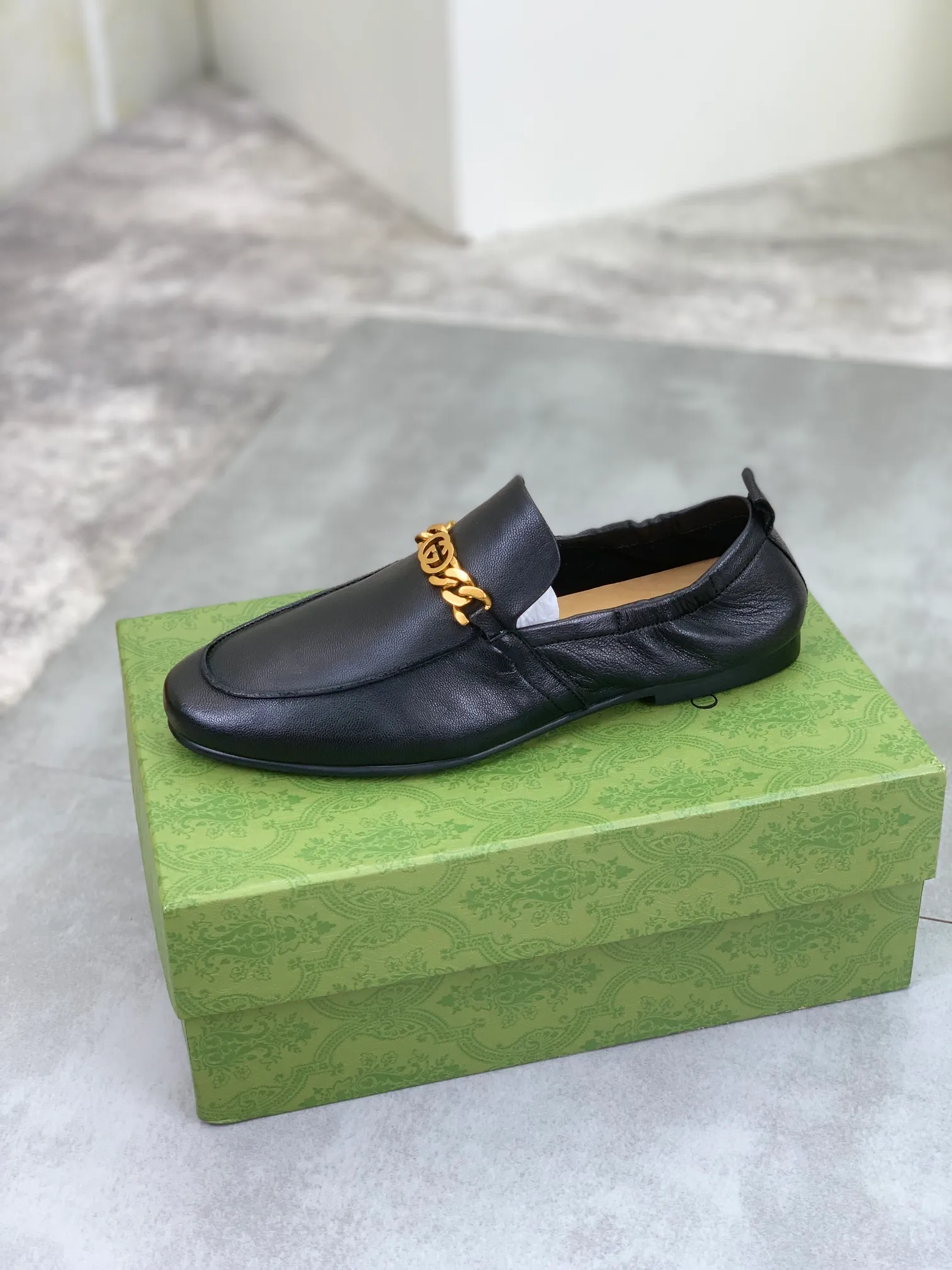Men's Men's Shoes💰P520💰【New Style】Water-dyed Niuli Gucci's most popular selection of lazy slip-on leather shoes (Gucci) official website latest Gucci lazy leather shoes, hot style 💥 simple and elegant style, exclusive for trendy men. Unique official website latest brand original double G embossing Elements 👑 Original Gucci decoration, fashionable and elegant, fabric original calfskin ✅ fully imported first-layer cowhide lining, official website designated wear-resistant, rubber business outsole, classic model taken at the counter in real life 🎬38-44 black brown optional